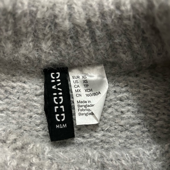 H&M gray sweater XS - Picture 3 of 3